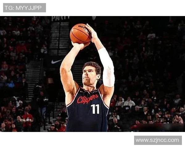 布鲁克洛佩斯:从NBA巨星到篮球战术革新者的精彩旅程 布鲁克洛佩斯:从NBA巨星到篮球战术革新者的精彩旅程